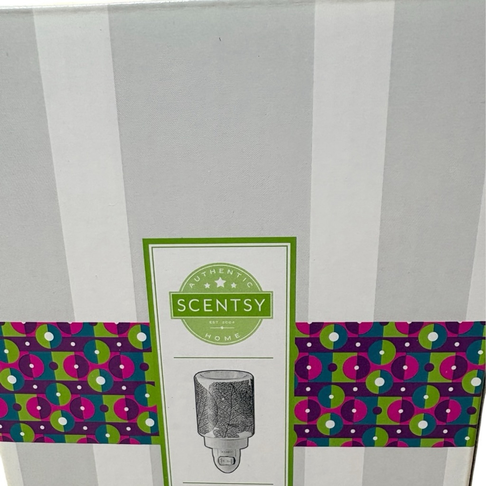 Scentsy Gilded Leaves Plug-In Warmer One Size White Gold NIB Sold Out - Picture 3 of 10